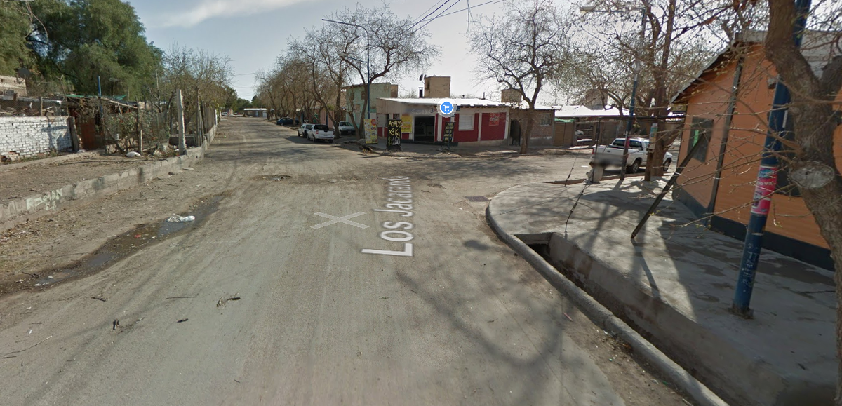 Un llamado al 911 alertó sobre disparos de arma de fuego en la zona y una persona herida. Cuando arribó al lugar la Policía constató que la víctima de 25 años había sido trasladada en un vehículo particular al Hospital del Carmen. Un llamado al 911 alertó sobre disparos de arma de fuego en la zona y una persona herida. Cuando arribó al lugar la Policía constató que la víctima de 25 años había sido trasladada en un vehículo particular al Hospital del Carmen.