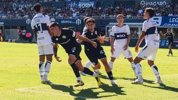 José Florentín fue clave en la victoria de Independiente Rivadavia ante Gimnasia La Plata