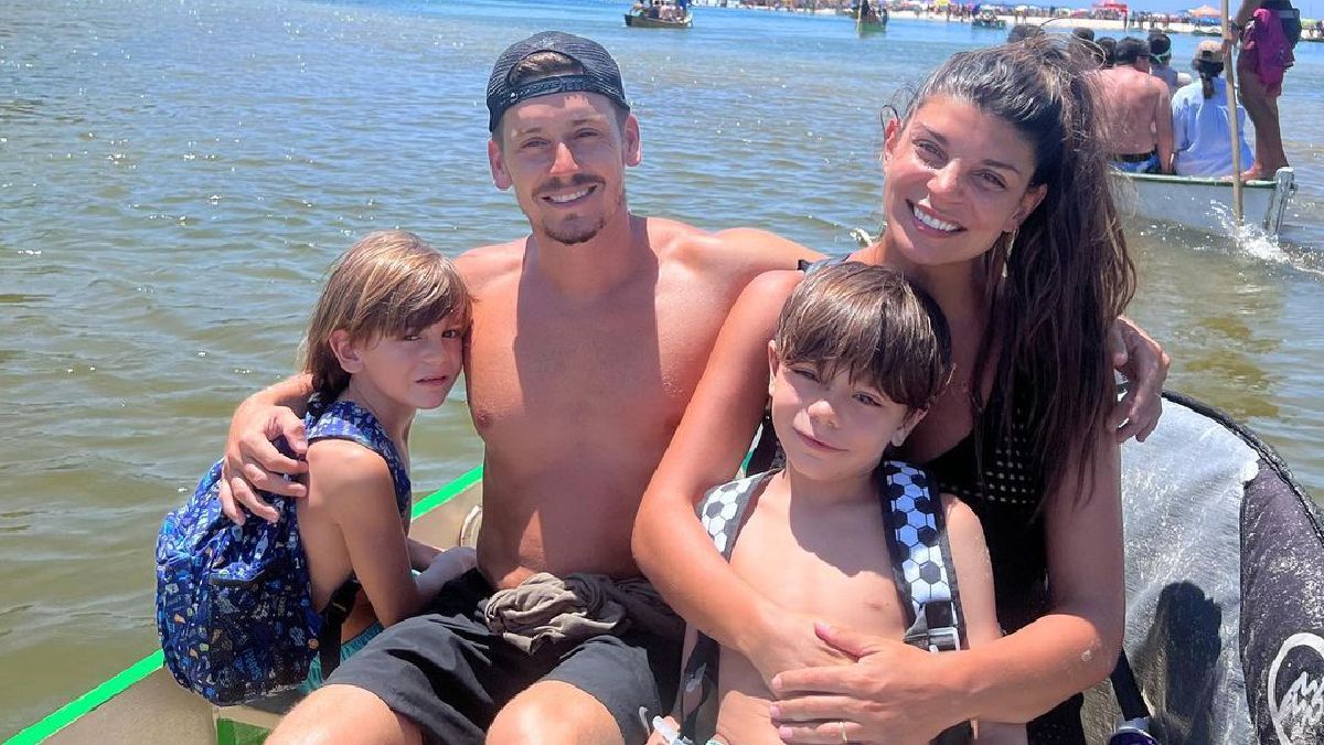Su hijo más chico, Felipe (6), su marido "Nano" Liberal, y su hijo mayor, Facundo (8), en un viaje de vacaciones que mostró en su Instagram. Su hijo más chico, Felipe (6), su marido "Nano" Liberal, y su hijo mayor, Facundo (8), en un viaje de vacaciones que mostró en su Instagram.