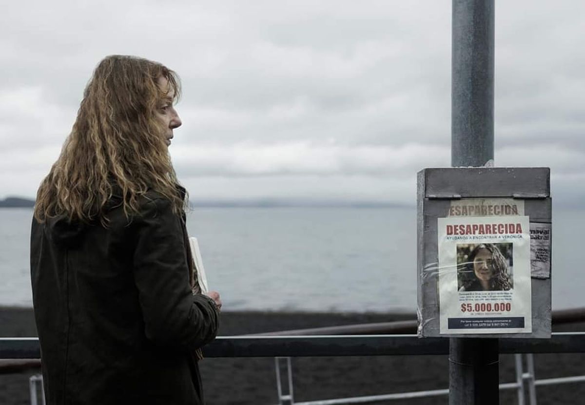 Claudia Di Girolamo interpreta a Cecilia Montes en 42 días en la oscuridad.