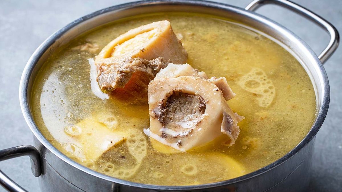 Receta del caldo de huesos casero, paso a paso. Foto: gentileza recetinas.