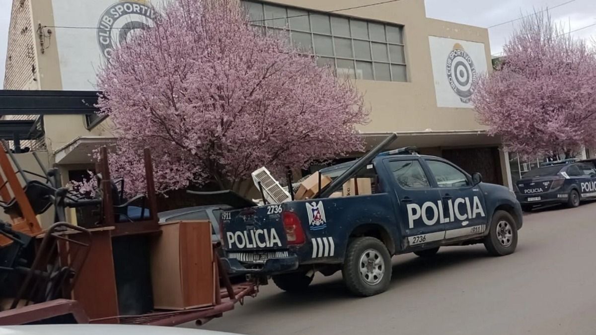 La Policía de Tunuyán continúa con las tareas de investigación tras la detención de las dos personas en la terminal. La Policía de Tunuyán continúa con las tareas de investigación tras la detención de las dos personas en la terminal.