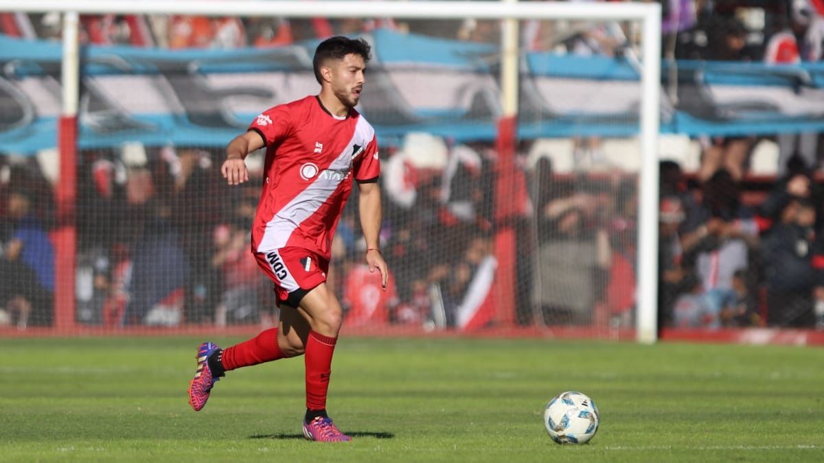 Felipe Coronel se afianzó en el Deportivo Maipú.