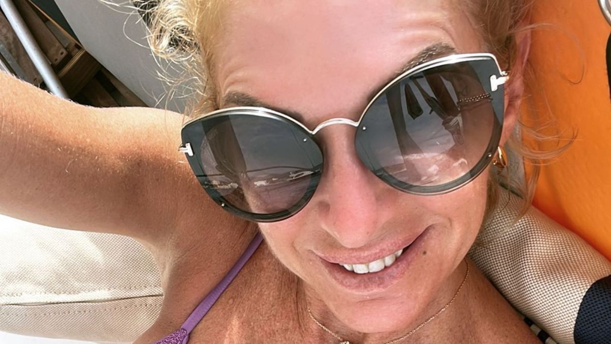 A sus 56 años, Yanina Latorre se mostró en microbikini taparrabos de vacaciones en Miami
