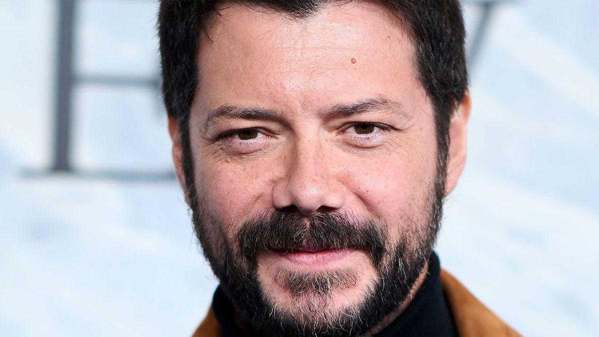 El actor Álvaro Morte interpreta a David Ortiz en la película de Netflix.