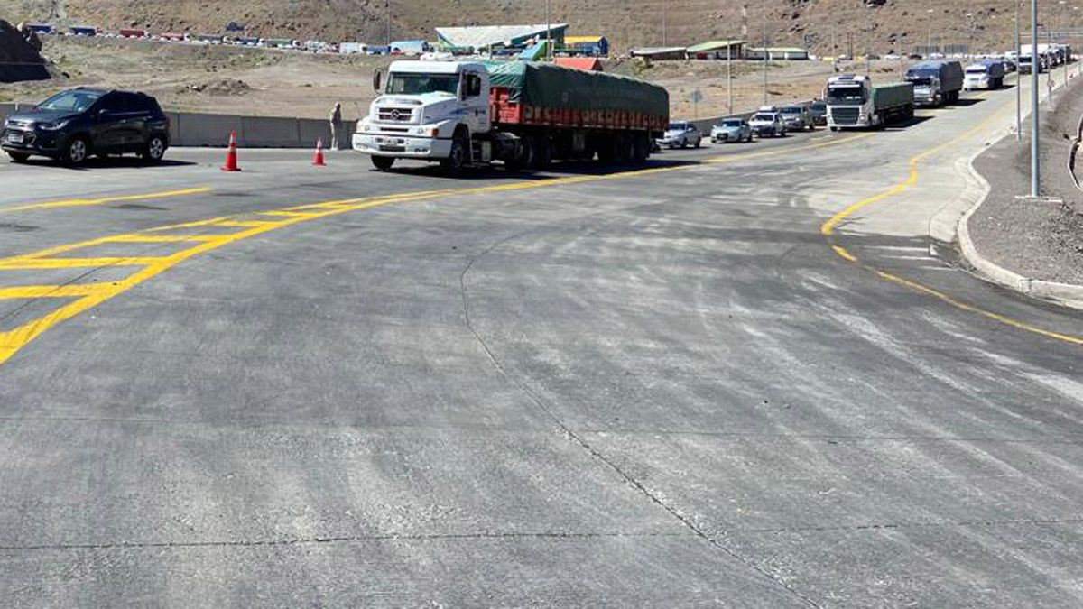 Las interminables filas para ingresar al complejo Los Libertadores, del lado chileno en los primeros días de 2023. Foto gentileza Osvaldo Valle.