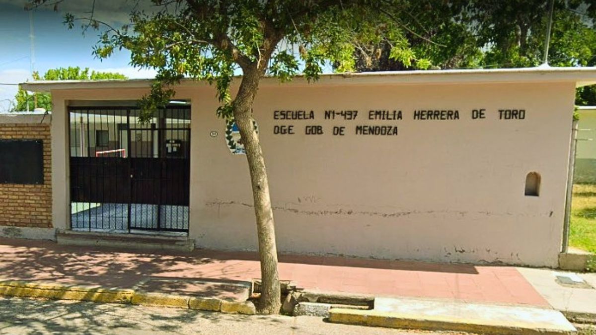 La escuela Emilia Herrera de Toro, ubicada en Tupungato, sugirió retirar a los chicos del turno mañana. En el turno tarde, dieron clases, pero se presentaron pocos estudiantes. 