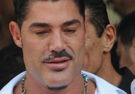 No todo es glamour para Ricky Fort: empleados de su empresa protestaron por despidos