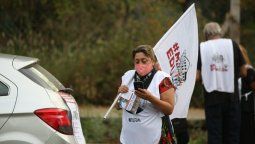 Si bien el caravanazo no tuvo la convocatoria esperada, esta se hizo sentir y visibilizó la lucha de los docentes en la zona céntrica.