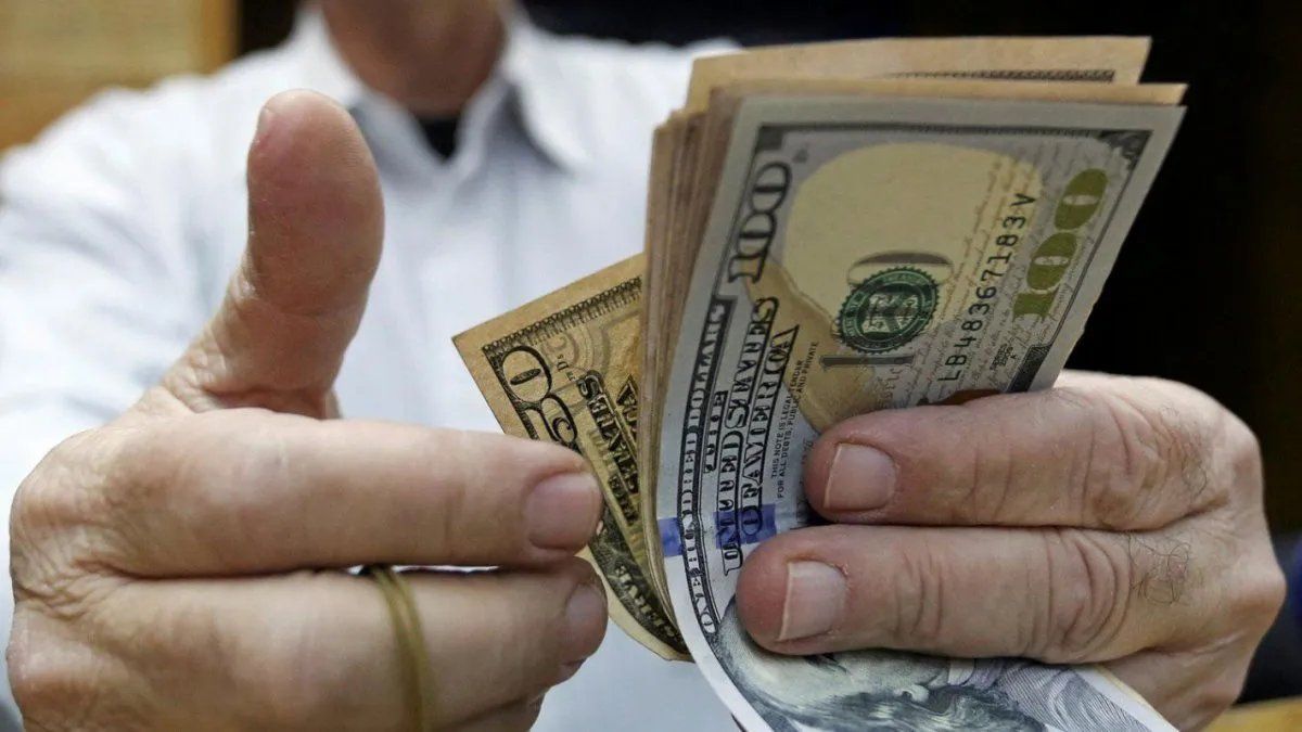 Ahorristas en dólares: quienes solicitaron mantener los subsidios podrían perder el beneficio de comprar dólar ahorro.