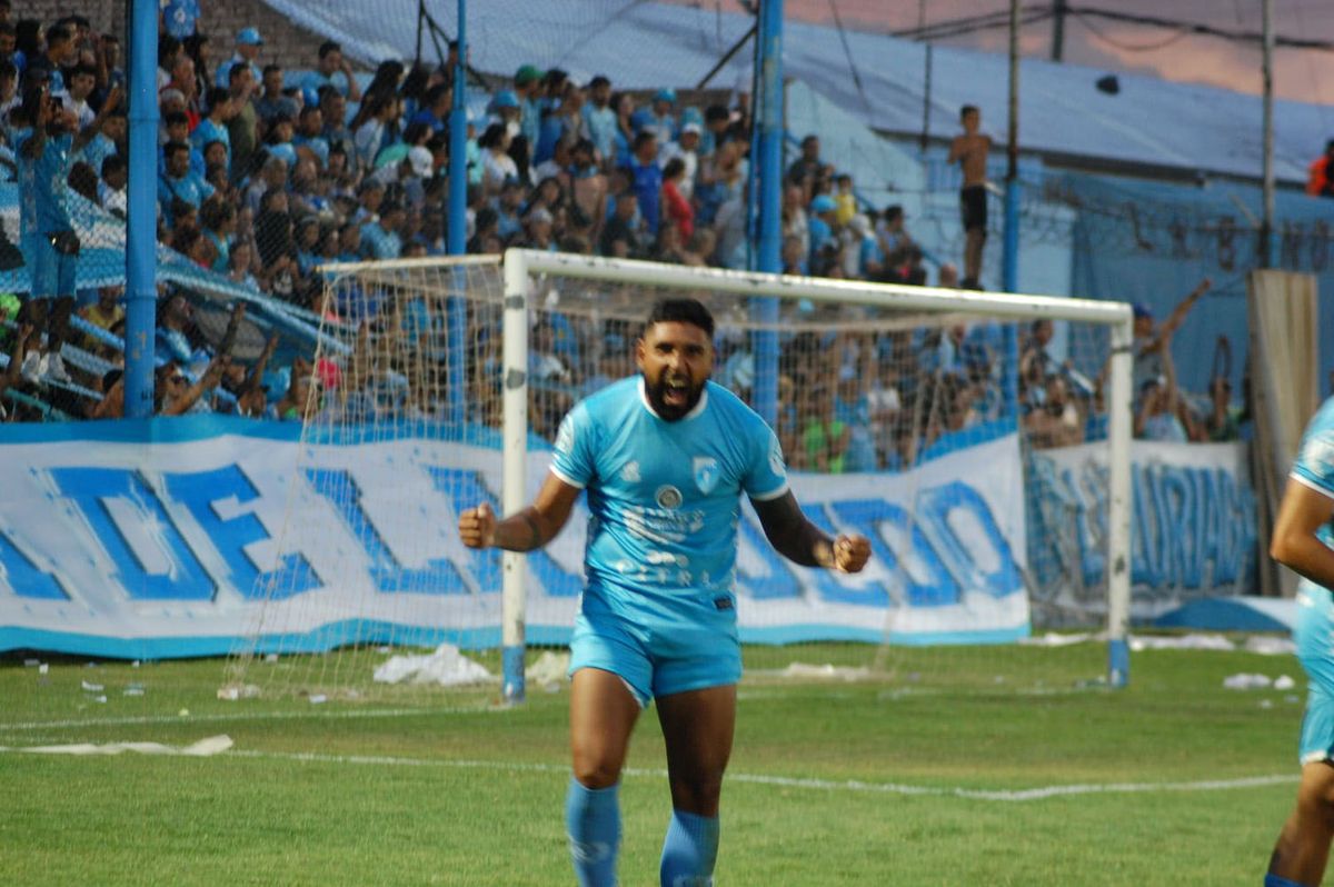 Maximiliano Herrera y su costumbre de convertir goles. Maximiliano Herrera y su costumbre de convertir goles.