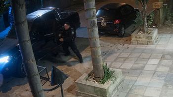 Video: un policía se enfrentó a delincuentes, abatió a uno y otro se suicidó luego de ser baleado Video: un policía se enfrentó a delincuentes, abatió a uno y otro se suicidó luego de ser baleado