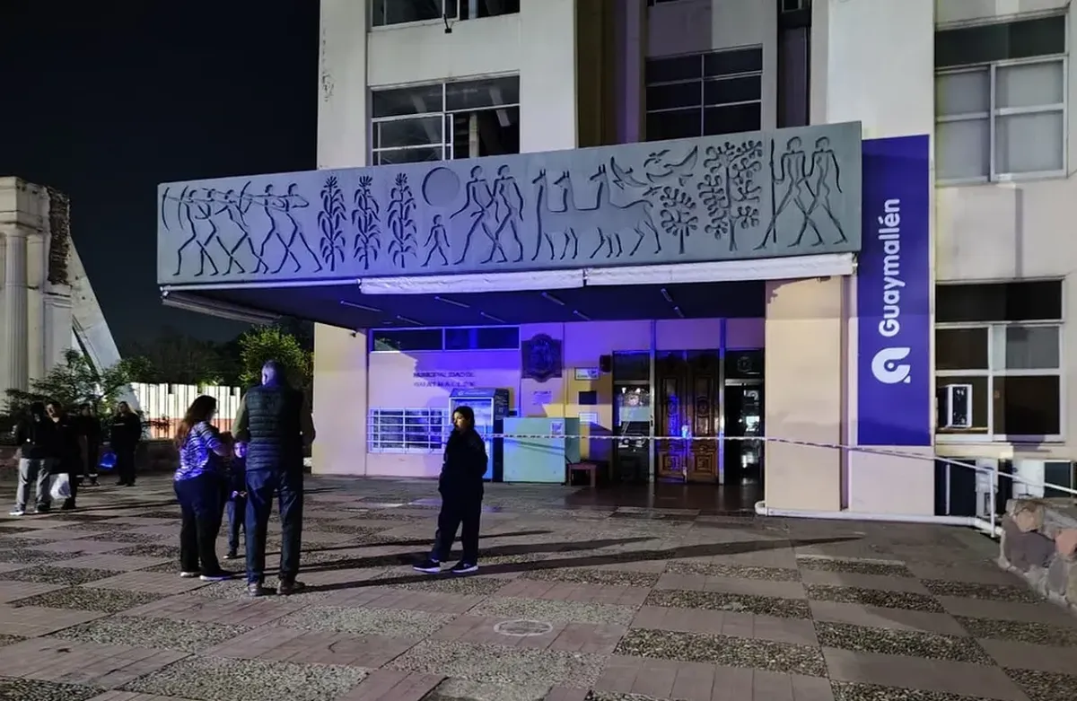 El ingreso a la Municipalidad de Guaymallén tras el incendio de la madrugada del 14 de abril El ingreso a la Municipalidad de Guaymallén tras el incendio de la madrugada del 14 de abril