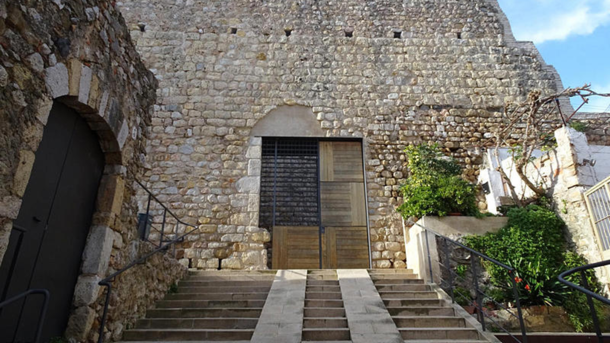 Este encantador pueblo en Girona es uno de los más bonitos de España y es el más antiguo de todo el país. Este encantador pueblo en Girona es uno de los más bonitos de España y es el más antiguo de todo el país.