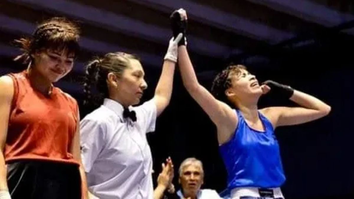 Ariadna Paredes es declarada ganadora sobre la santafesina Gabriela Zabala y consagrada campeona nacional de los 69kg. Ariadna Paredes es declarada ganadora sobre la santafesina Gabriela Zabala y consagrada campeona nacional de los 69kg.
