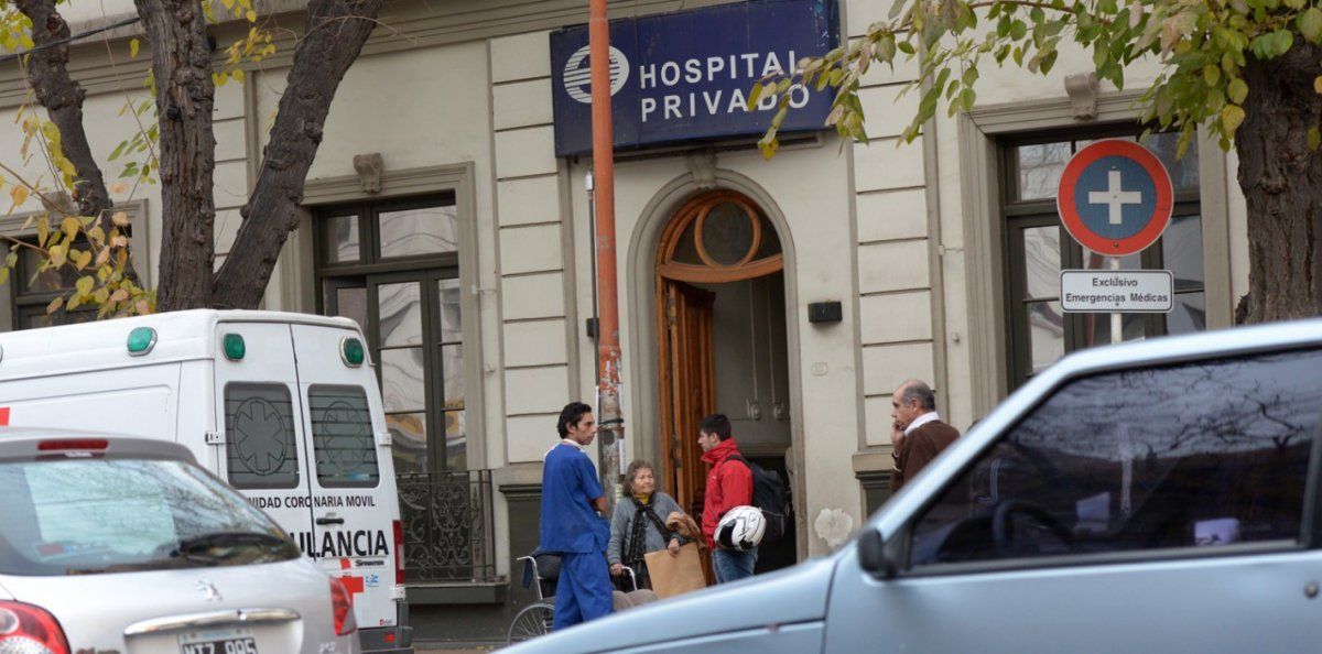 Mario Cicchitti era médico y hermano de Eduardo, el ex intendente de Ciudad. Falleció el viernes víctima del coronavirus y la noticia enlutó a Rodolfo Suarez. Era hermano de Luis, director del Hospital Privado, de la calle Mitre de Ciudad. Mario Cicchitti era médico y hermano de Eduardo, el ex intendente de Ciudad. Falleció el viernes víctima del coronavirus y la noticia enlutó a Rodolfo Suarez. Era hermano de Luis, director del Hospital Privado, de la calle Mitre de Ciudad.