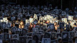 Bajo el lema 23 años de impunidad en la historia de todos se renovaron las demandas de Justicia por el atentado en AMIA Bajo el lema 23 años de impunidad en la historia de todos se renovaron las demandas de Justicia por el atentado en AMIA