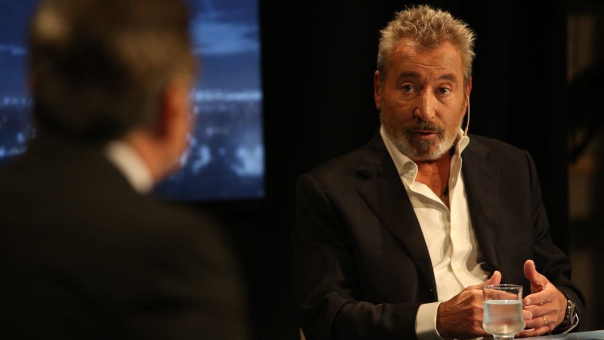 El empresario Daniel Vila durante la entrevista con Carlos Hernández, uno de los conductores de Séptimo Día.&nbsp;