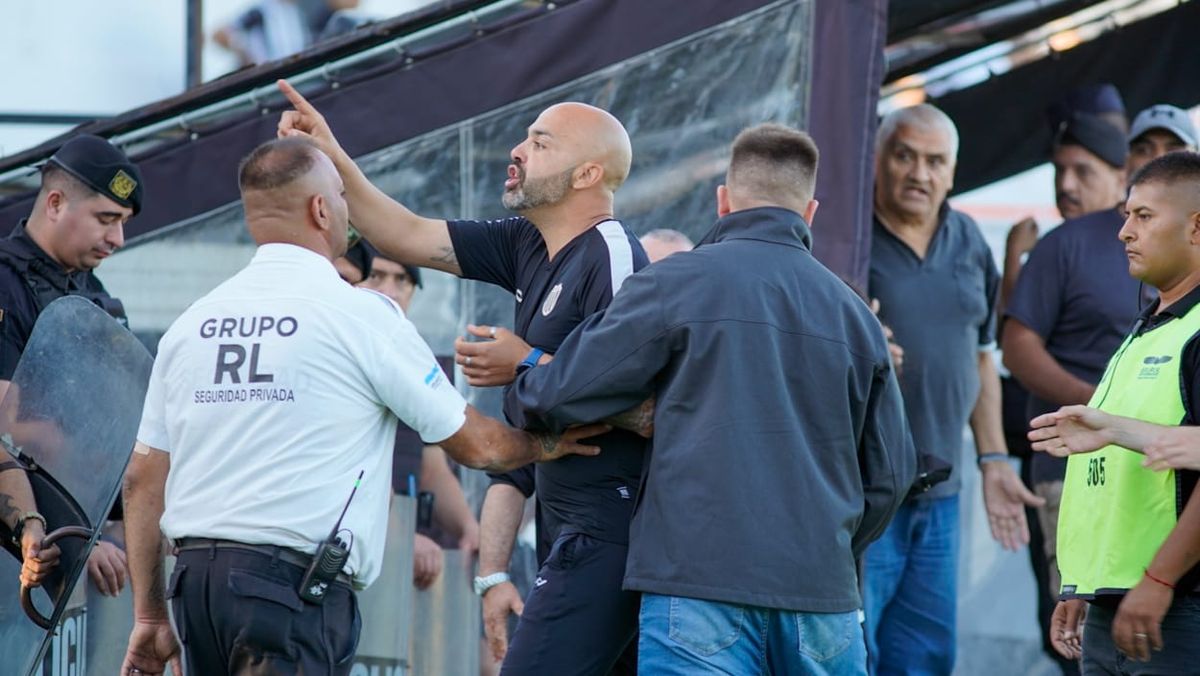 Idas y vueltas en las agresiones entre gente del Lobo y del Pincha de Caseros. Idas y vueltas en las agresiones entre gente del Lobo y del Pincha de Caseros.