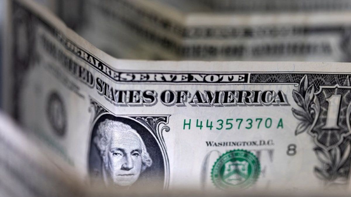 El dólar blue inició la semana cotizando a un peso menos que el viernes.