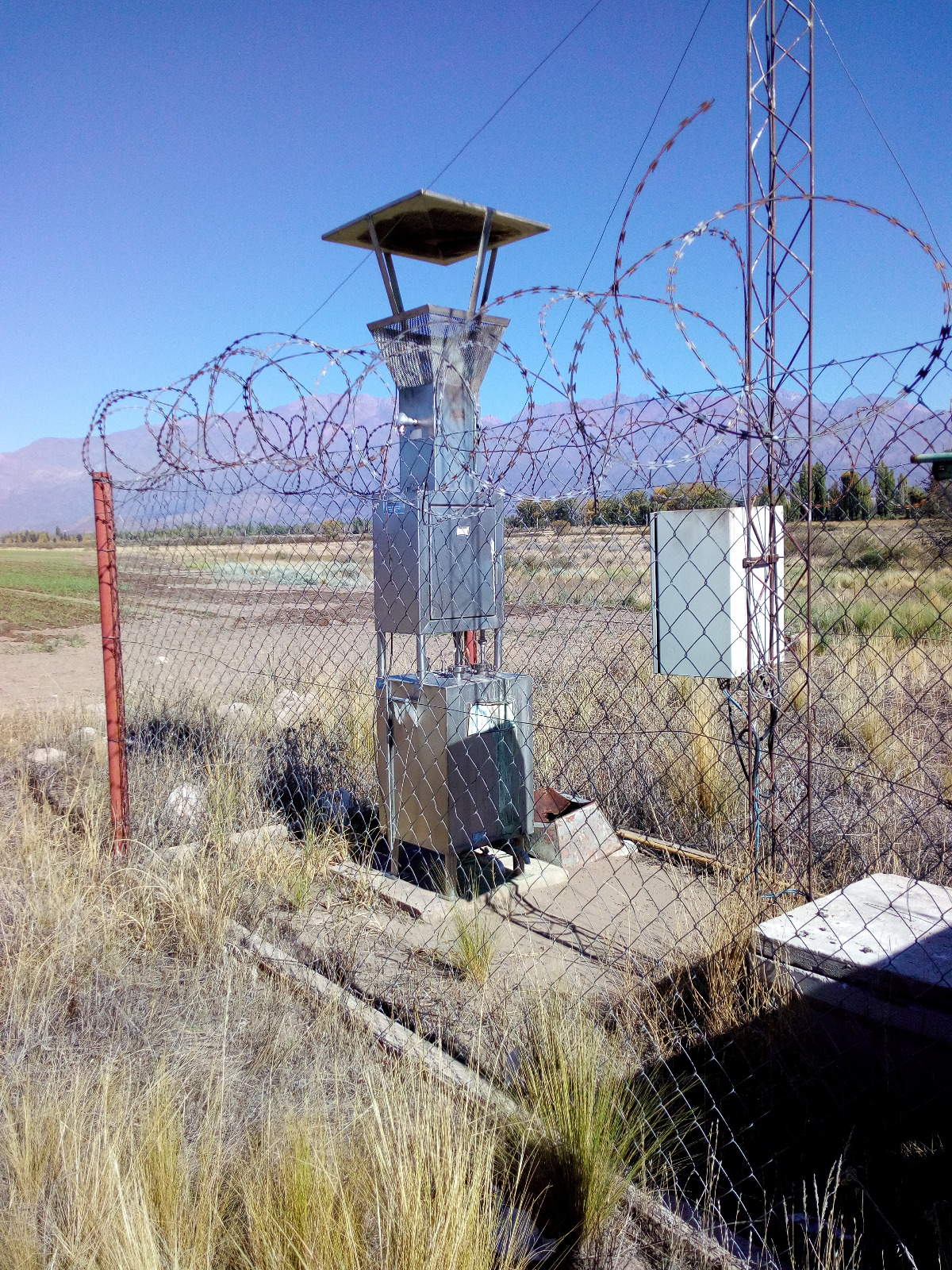 Generadores de ioduro de plata en el Valle de Uco, "primos" de los cañones que en zona Este evalúan como opción de lucha antigranizo.