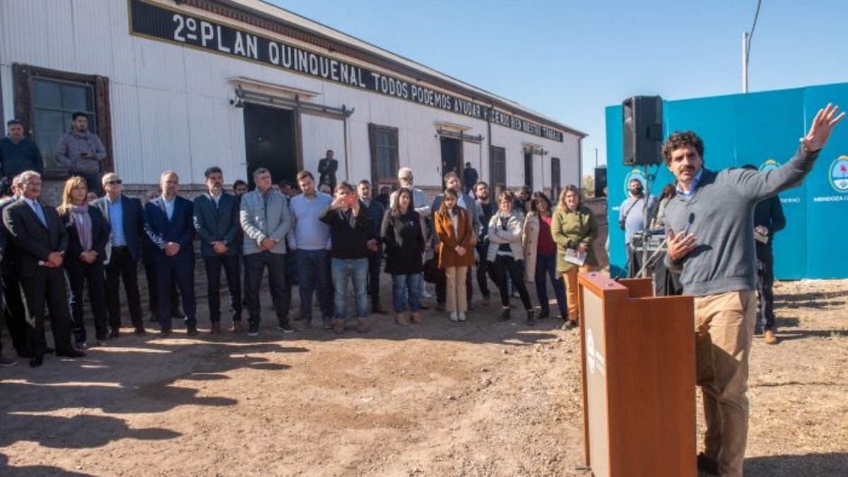 El secretario de Servicios Públicos Natalio Mema explicó la planificación para la extensión del sistema Metrotranvía hacia el Norte y Sur.