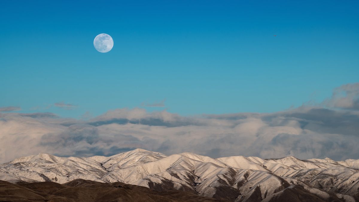 La Luna de día es visible durante varios días del mes.