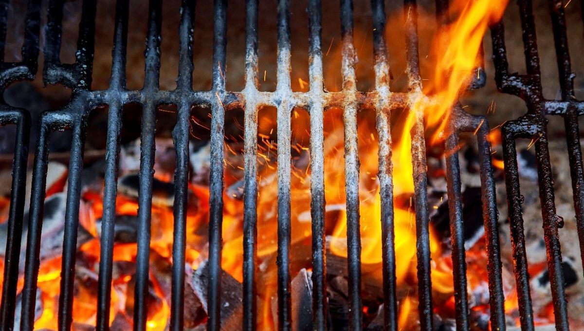 El potente truco casero para desengrasar la parrilla del asado sin perder tiempo: ideal para grasa acumulada