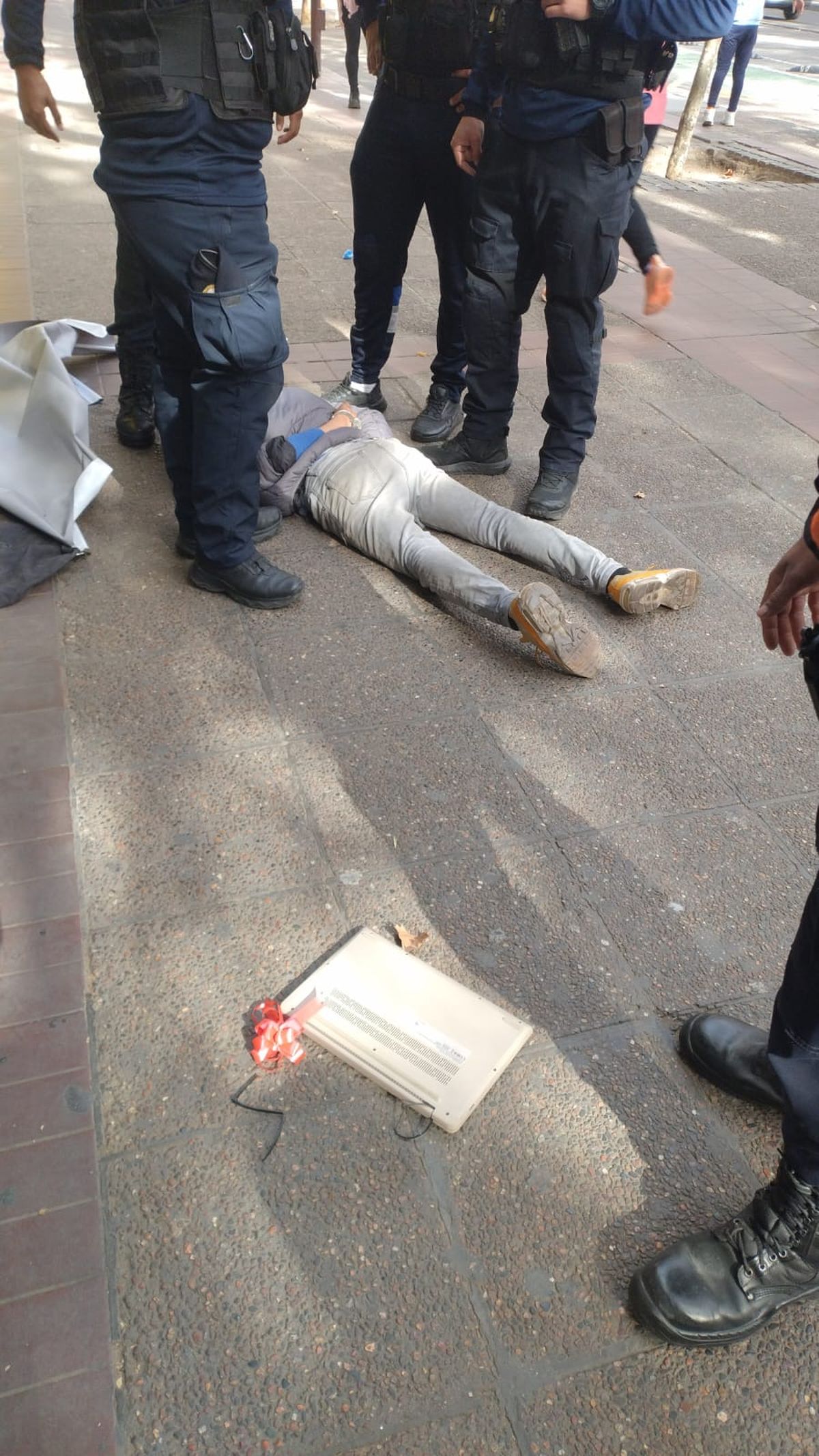 El hombre de 21 años quedó detenido. El hombre de 21 años quedó detenido.