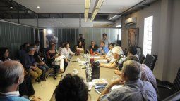 Leoni aseguró que la provincia recibe presiones políticas y económicas de la Nación