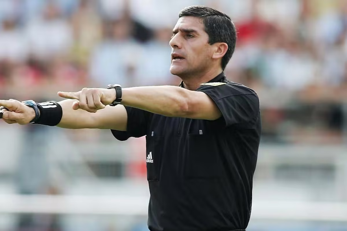El árbitro chileno que reveló haber ayudado a Lionel Messi en una Copa América El árbitro chileno que reveló haber ayudado a Lionel Messi en una Copa América