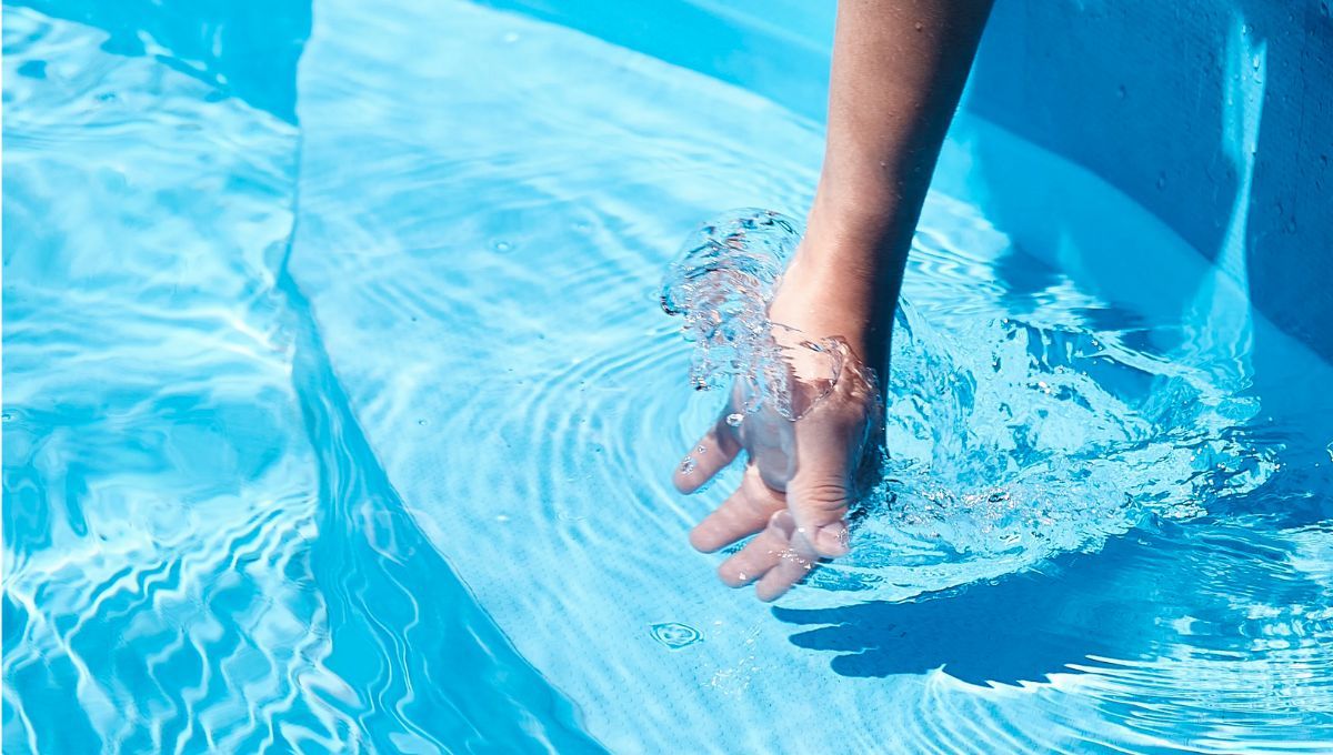 La presencia de sarro en la piscina puede hacer que el agua se eche a perder