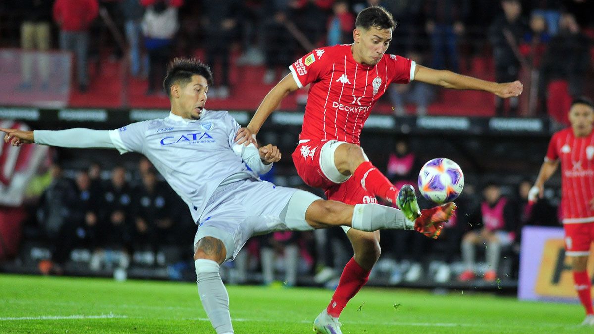 El Tomba no pudo aprovechar el hombre de más 