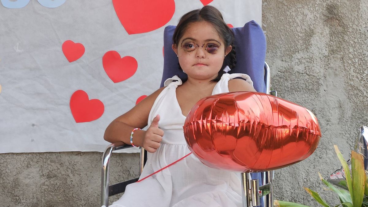Analuz, una luchadora. Un portón se le cayó encima durante una tormenta de granizo y logró recuperarse. Analuz, una luchadora. Un portón se le cayó encima durante una tormenta de granizo y logró recuperarse.