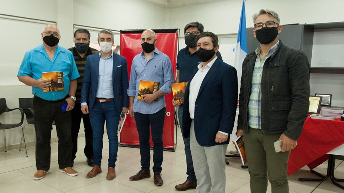 Los Bomberos Voluntarios de Luján de Cuyo ya tienen su libro