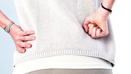 Los adultos mayores pueden realizar un ejercicio para fortalecer la cadera y prevenir lesiones.&nbsp;