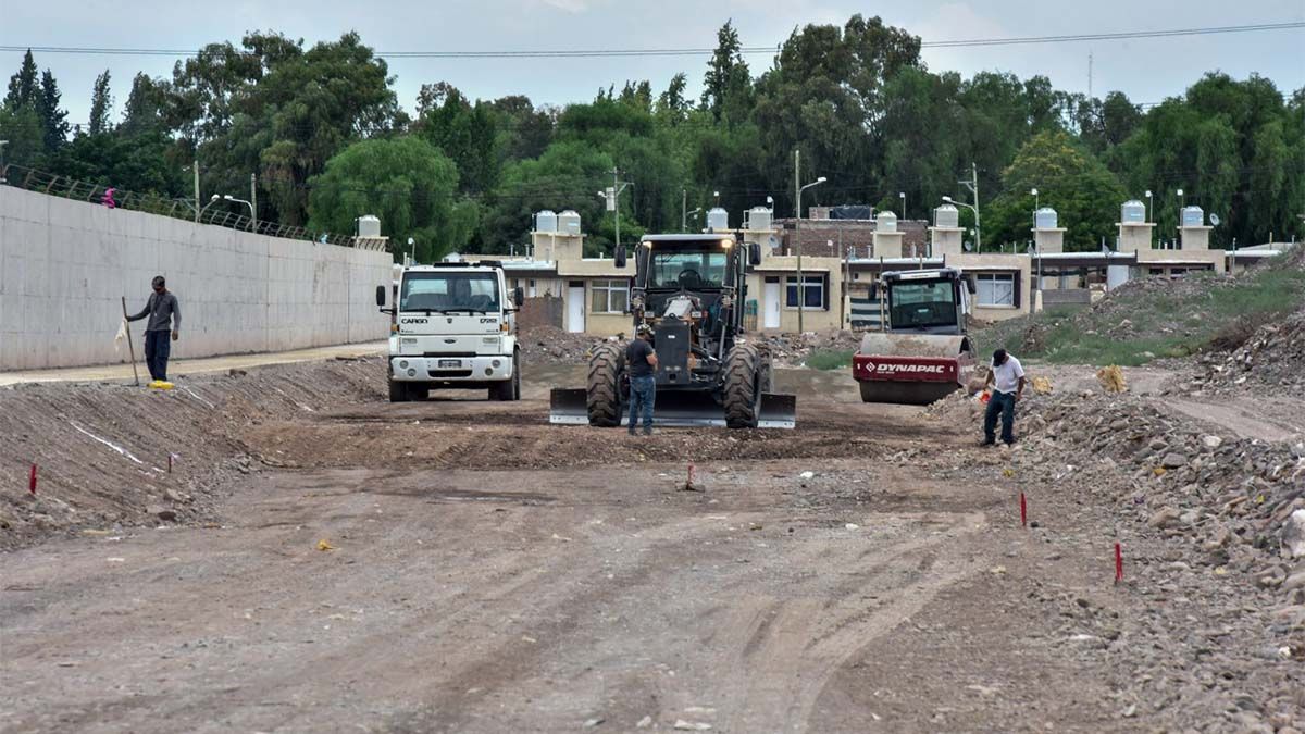La calle Dr. Cicchitti, que bordea la Base Cóndor de la Policía, sumará un total de 2,1 kilómetros, y llegará al colector Papagayos.