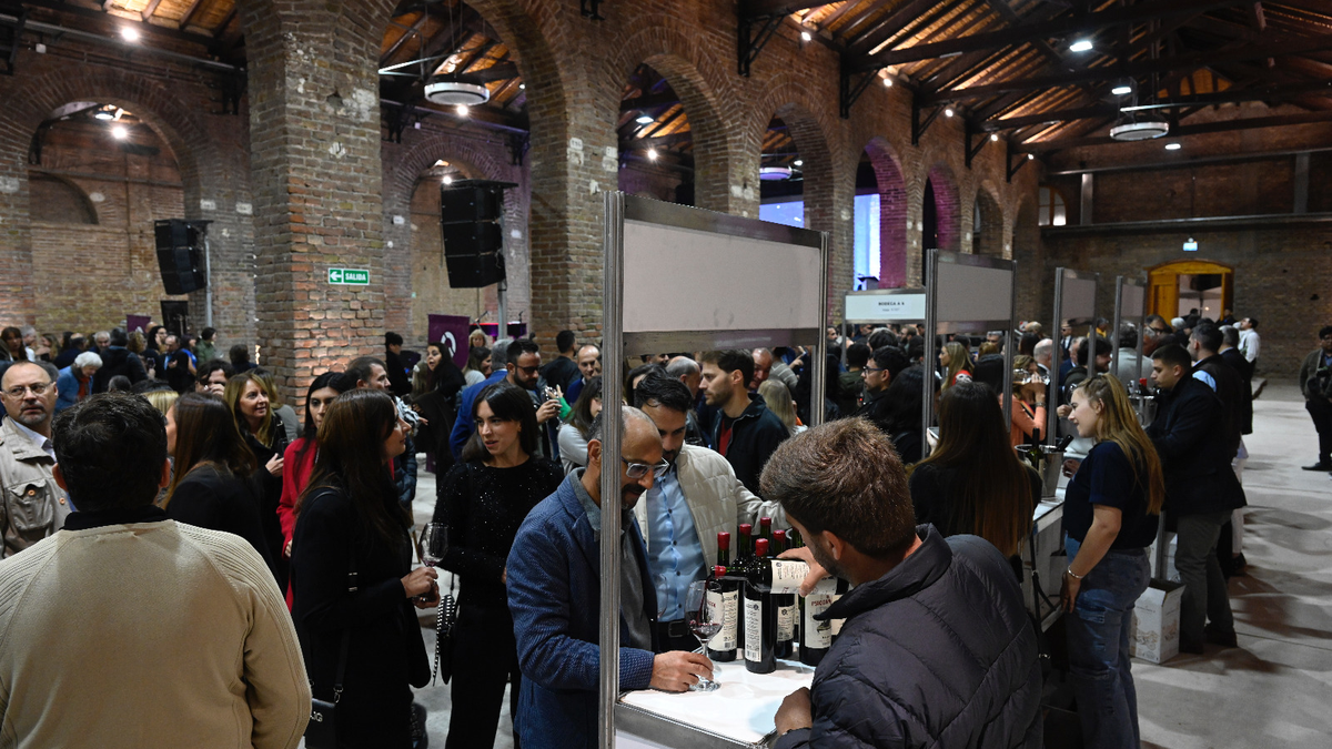 Cientos de personas se sumaron a la reinauguración del Espacio Arizu.