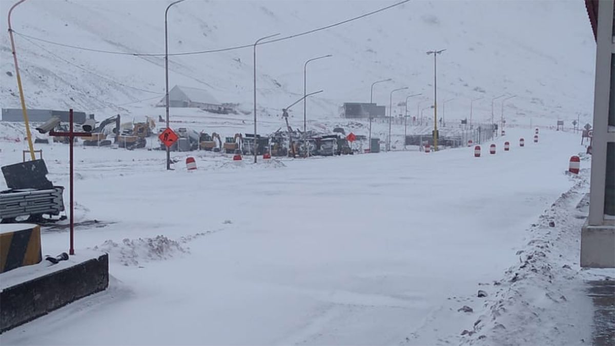 La postal blanca de Las Cuevas tras la nieve acumulada durante las últimas jornadas.