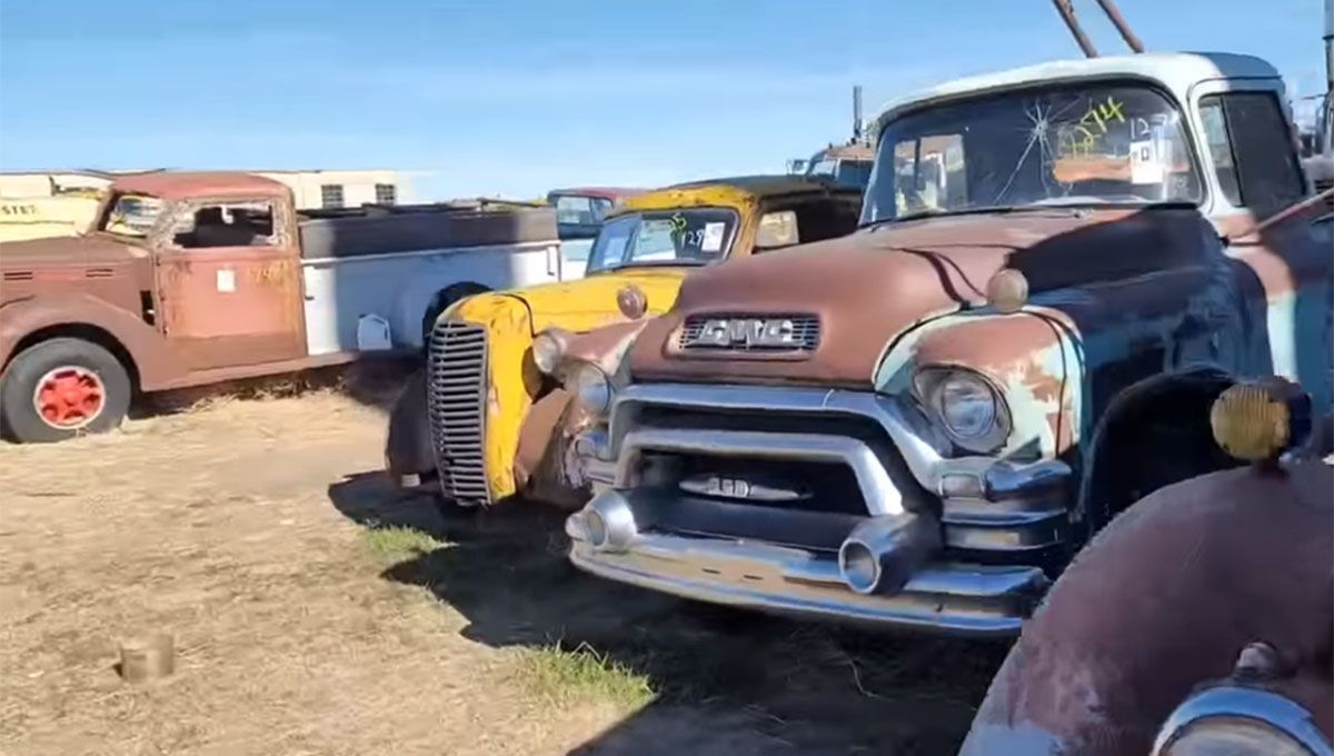 El increíble hallazgo de autos clásicos en un almacén abandonado