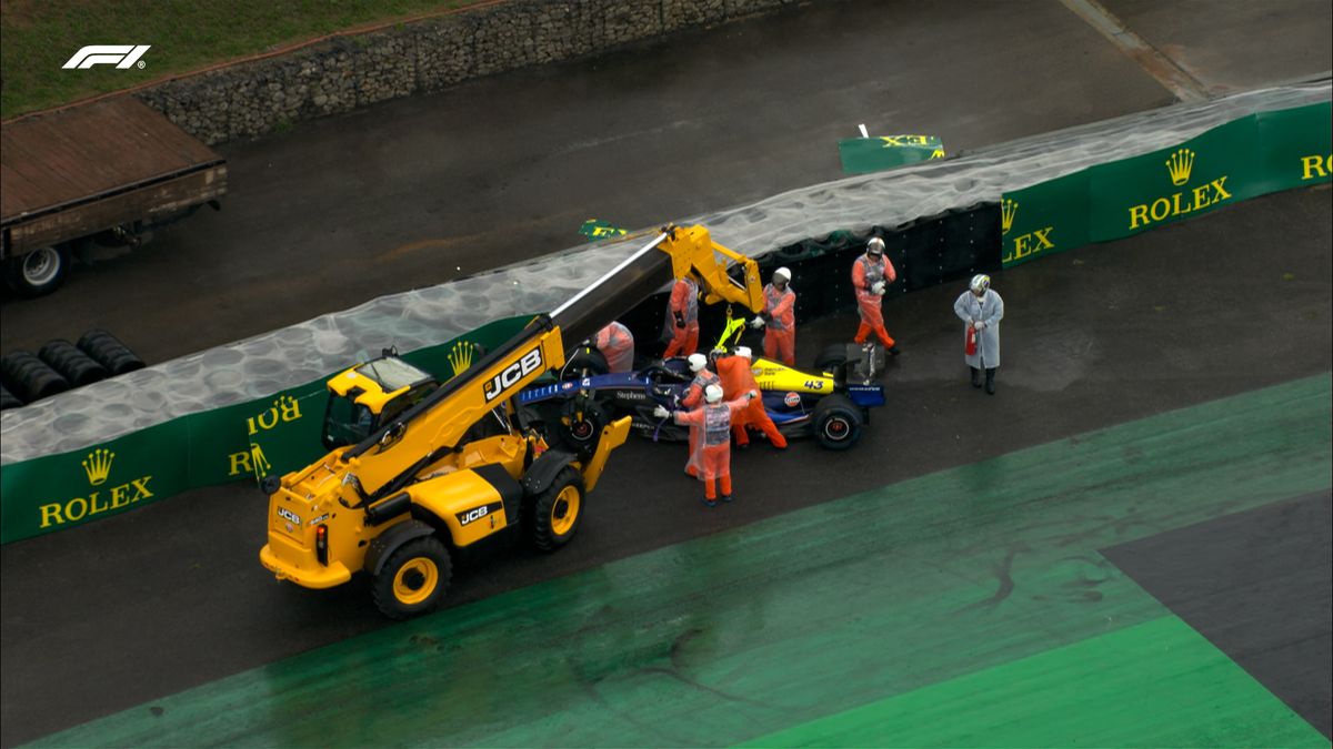 Franco Colapinto tuvo que bajarse en la Q1 del GP de Brasil de Fórmula 1. Franco Colapinto tuvo que bajarse en la Q1 del GP de Brasil de Fórmula 1.