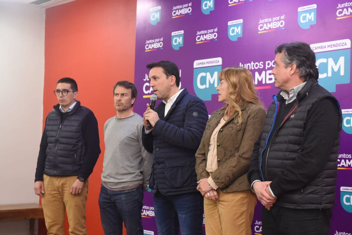 Hasta hace días, el exintendente fue también presidente de la UCR local. Hasta hace días, el exintendente fue también presidente de la UCR local.