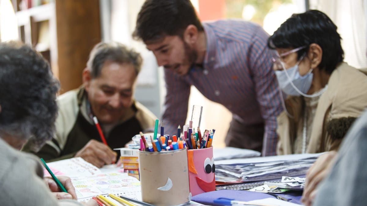 Los útiles entregados serán utilizados en actividades educativas y recreativas orientadas a fortalecer la estimulación cognitiva.
