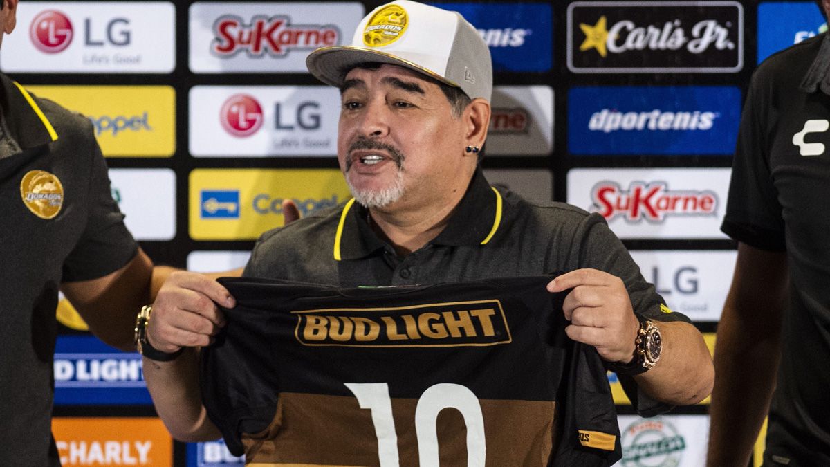 Dirigió a Dorados de Sinaloa, en la segunda de México.