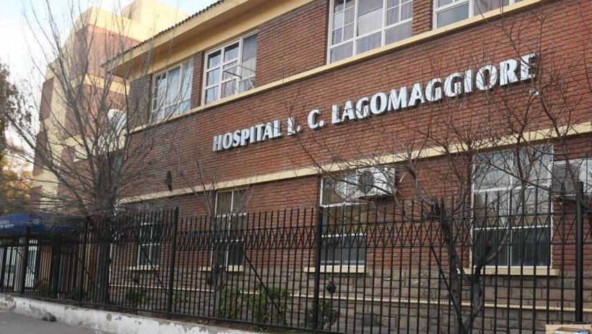 Como consecuencia del choque una mujer de 40 años fue llevada al Hospital Lagomaggiore con fractura expuesta de su rodilla izquierda.