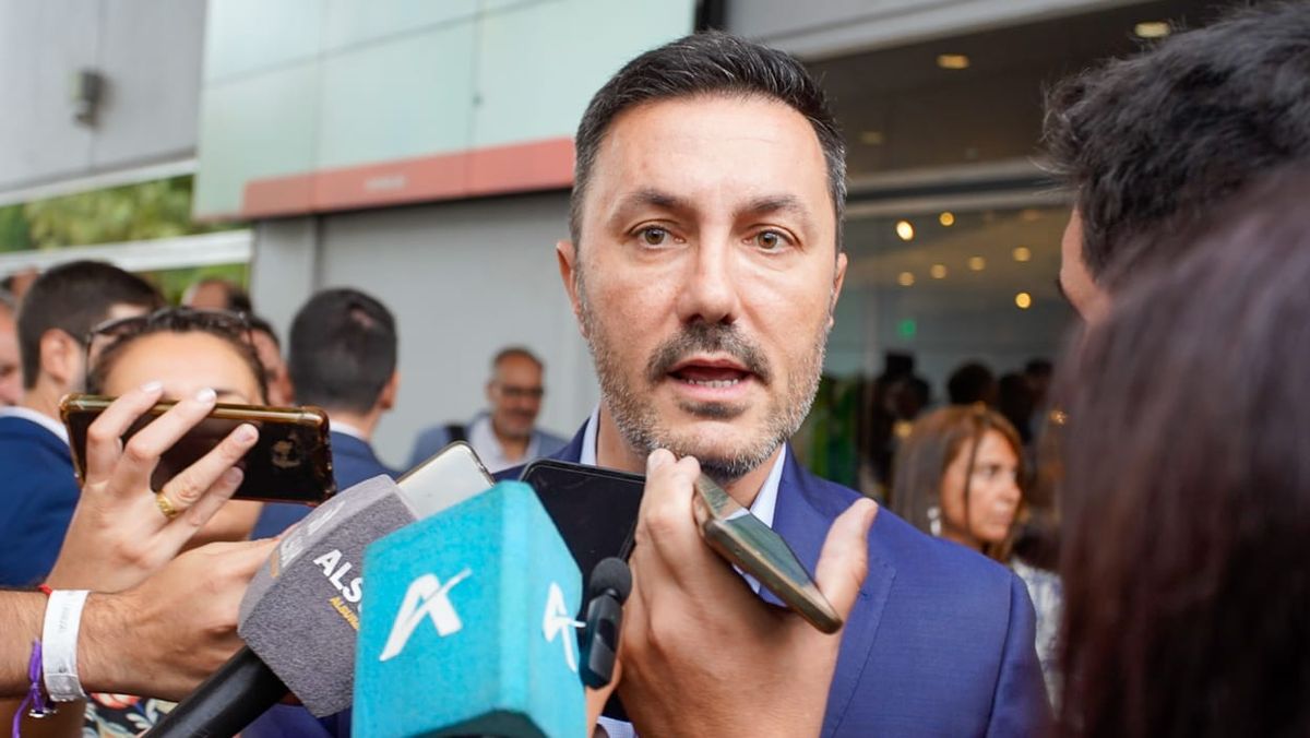 Petri dialogó con la prensa en el desayuno de la COVIAR y aseguró que va a reivindicar el papel de las Fuerzas Armadas en la Argentina. Petri dialogó con la prensa en el desayuno de la COVIAR y aseguró que va a reivindicar el papel de las Fuerzas Armadas en la Argentina.