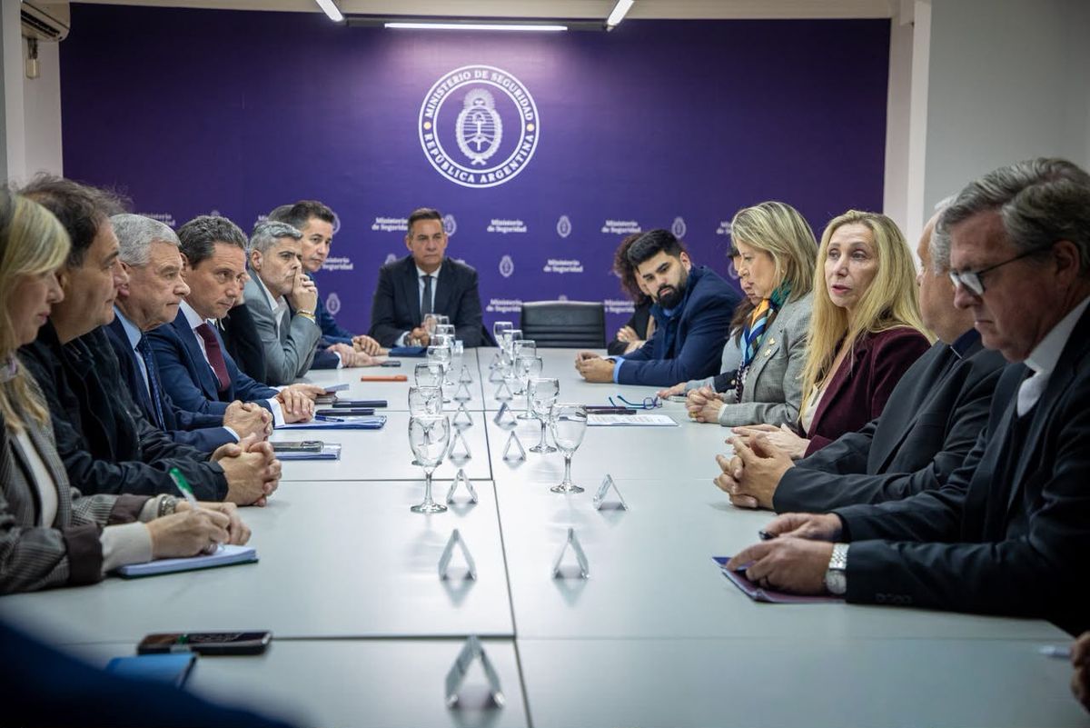 Karina Milei encabezó este martes un encuentro donde se definió la modalidad de los feriados nacionales. Karina Milei encabezó este martes un encuentro donde se definió la modalidad de los feriados nacionales.