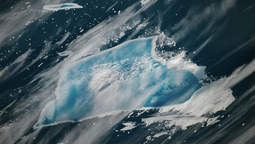 El iceberg cambió de color, lo que marca el comienzo de su final.