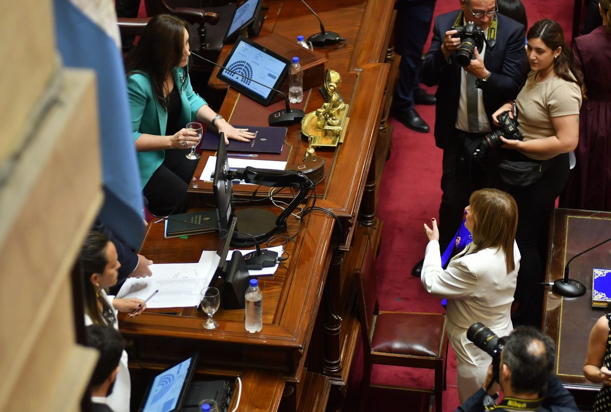 La jefa de LLA, Patricia Bullrich, tiene un rol fundamental en el Senado para avanzar con la reforma laboral. La jefa de LLA, Patricia Bullrich, tiene un rol fundamental en el Senado para avanzar con la reforma laboral.