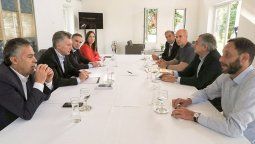 Cornejo volvió a reunirse con Macri y la mesa chica de Cambiemos